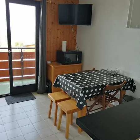 Апартаменты Le Balcon Des Memises