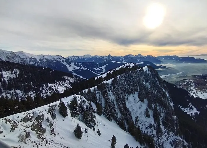 Le Balcon Des Memises